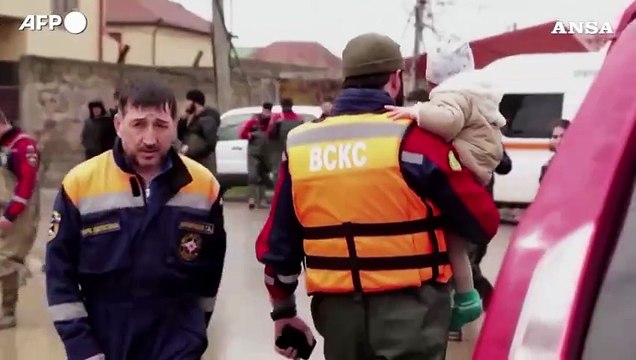 Alluvione nel sud della Russia, migliaia di persone evacuate