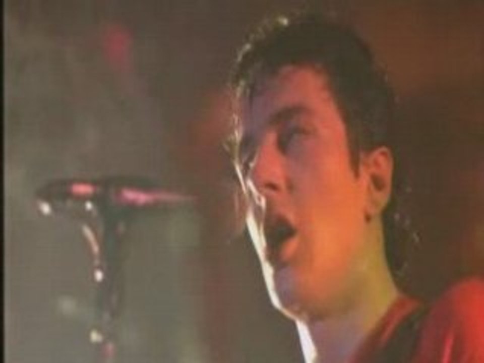 The Clash (Live) Police And Thieves (Rude Boy)