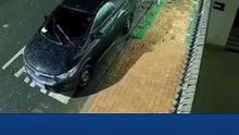 Após perseguir ex, homem bate em carro na porta da casa dela