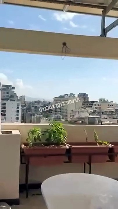 لبناني يقيم حفلة شواء على وقع سقوط الصواريخ .. شاهد