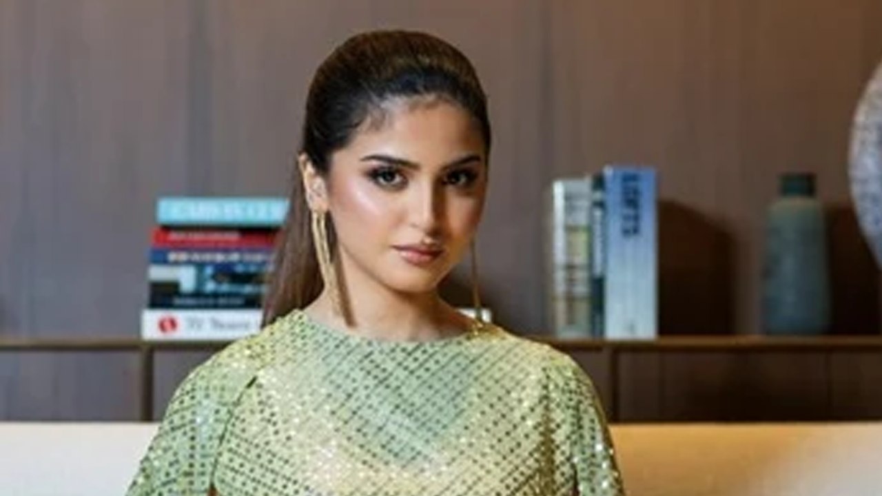 حلا الترك بين الموضة وسوء الحظ