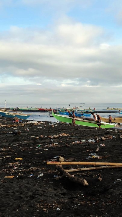 Early Morning at the Shore: Fishermen Spreading Their Nets 🌅🌊🛶
