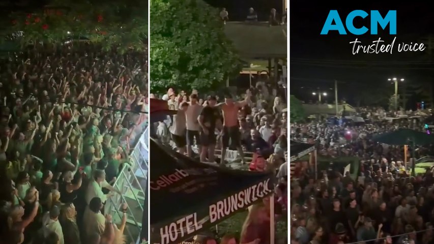 Bluesfest’s cancellation did not stop the music, with reggae legends The Wailers drawing huge crowds to a small Northern NSW pub as the impromptu gig spilled into streets and parks.