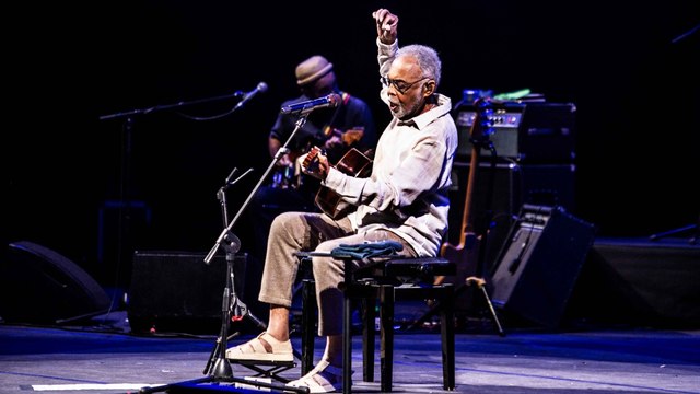 Gilberto Gil, il live all'Auditorium per i 60 anni di musica: sul palco con la sua band di figli e nipoti