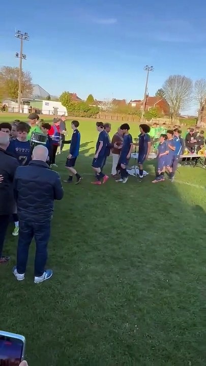 REMISE DU TROPHEE A L'AS SIN PREMIER DU TOURNOI INTERNATIONAL DE DECHY