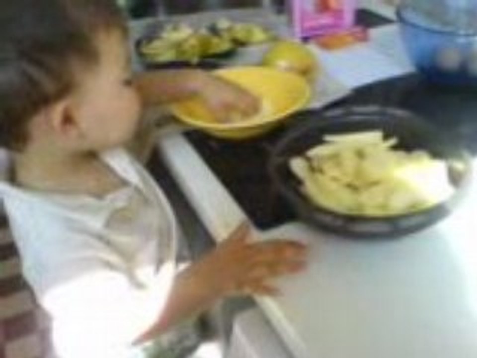 Gâteau aux pommes, étape 1, on met les pommes