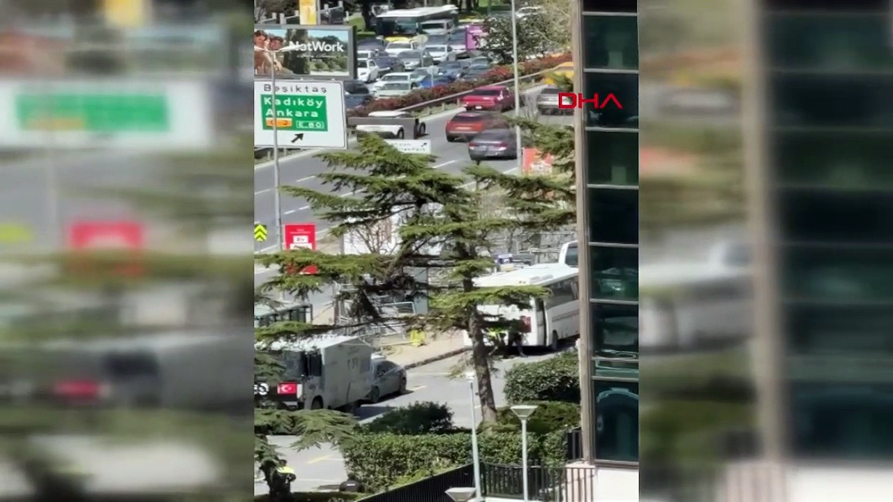 İstanbul’da silahlı saldırı: Polis müdahale etti, 1 terörist öldürüldü, 2 terörist yaralı