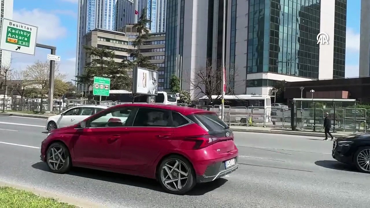 İstanbul’da İsrail Konsolosluğu önünde çatışma: 3 kişi etkisiz hale getirildi… 1 polis yaralı!