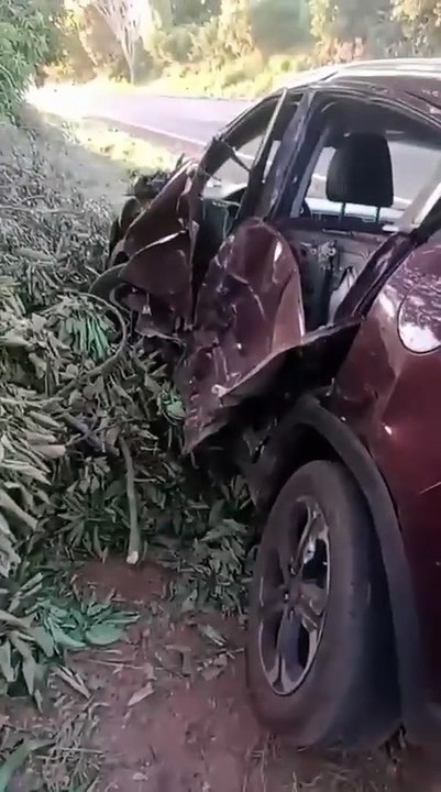 Colisão lateral deixa duas feridas em acidente PR-496 Altônia