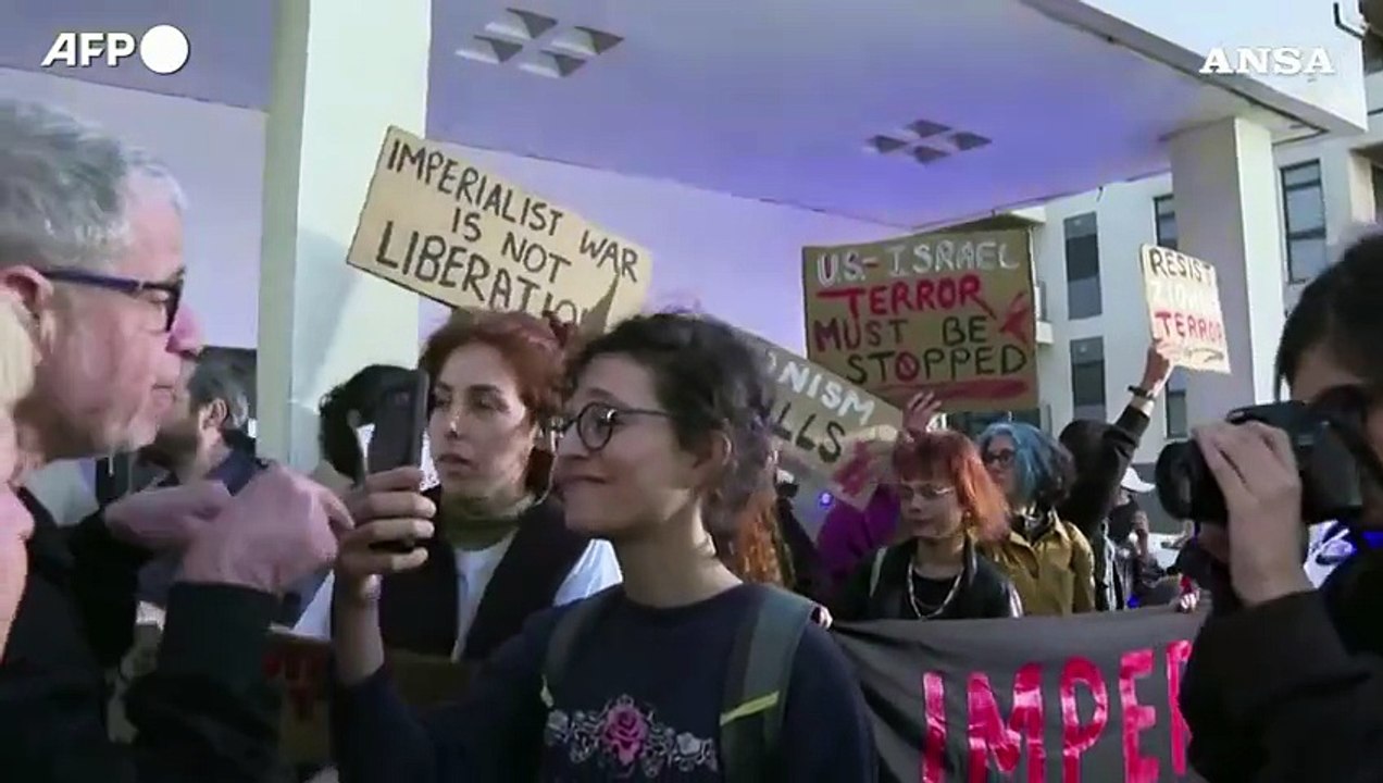Israele, protesta davanti all'ambasciata Usa contro la guerra in Iran