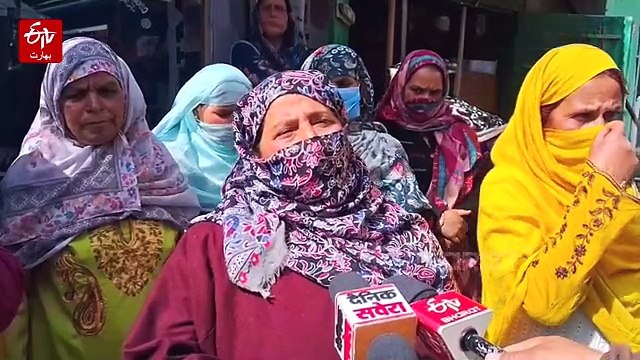 مڈڈے میل تیار کرنے والی خواتین انصاف کا احتجاج، تنخواہ میں اضافے کا مطالبہ