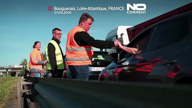 Des ouvriers du BTP bloquent des routes en France pour protester contre la flambée des carburants