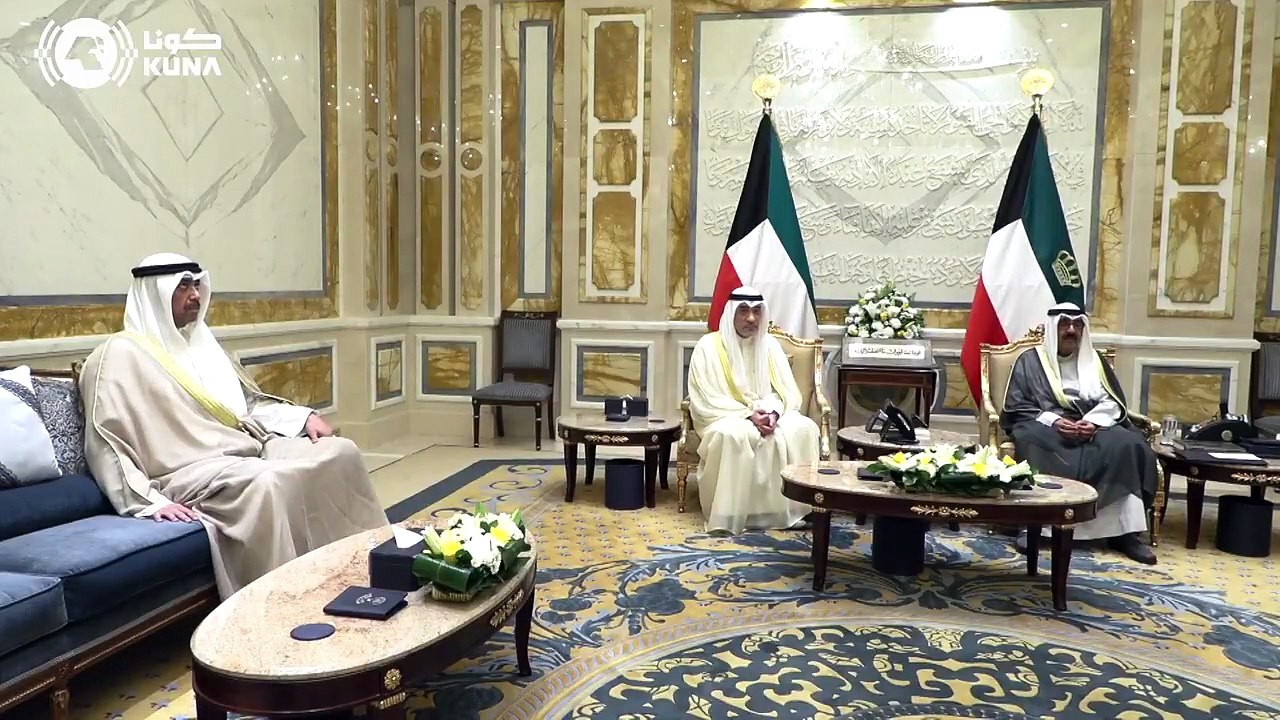 حضرة صاحب السمو أمير البلاد الشيخ مشعل الأحمد الجابر الصباح يستقبل النائب الأول لرئيس مجلس الوزراء ووزير الداخلية الشيخ فهد يوسف سعود الصباح