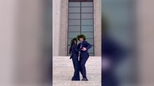 Sapienza, coppia festeggia la laurea ballando una bachata sullo scalone monumentale. Polimeni: «Gesto semplice, bello e spontaneo»