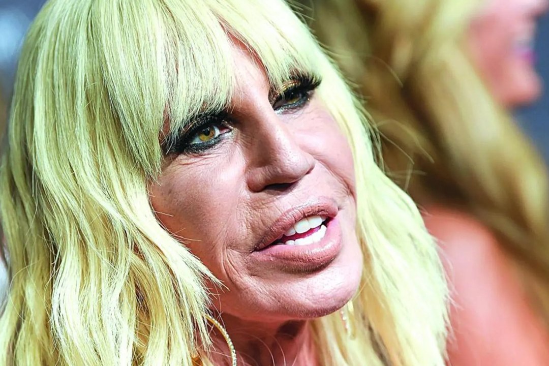 Maquillador venezolano destruye a Donatella Versace