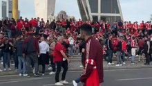 Los aficionados del Bayern tiñen las calles de Madrid de rojo