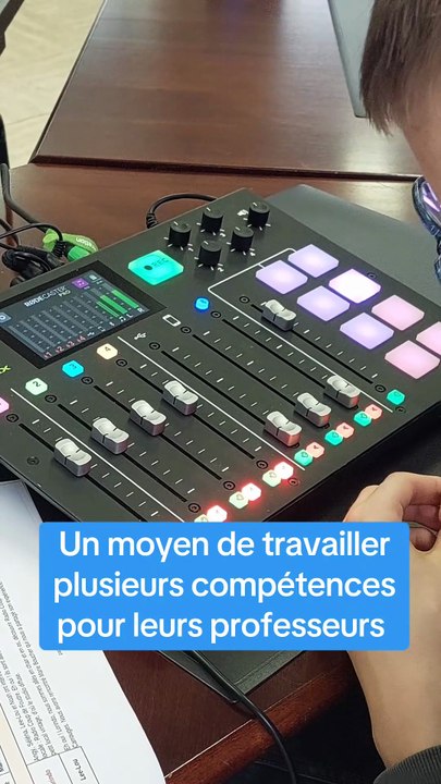 Des collégiens de Briouze (Orne) interrogent le maire dans une émission radio