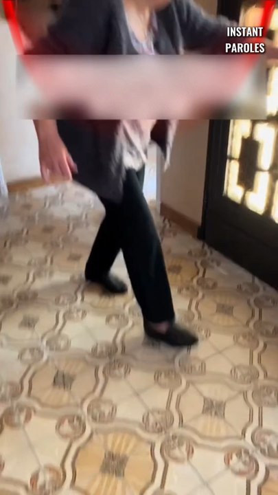 Cette grand-mère se fait surprendre par une visite inattendue dans sa maison