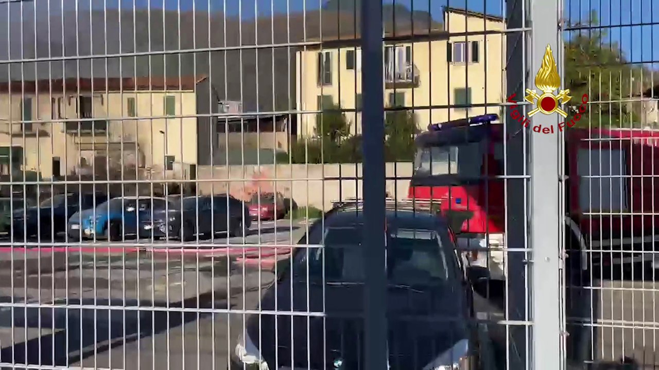 Dicomano, locomotore in fiamme. L'intervento dei vigili del fuoco