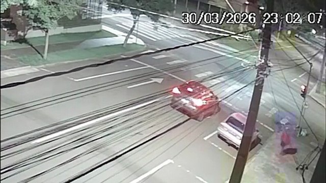 Câmeras flagram furto de motor de barco em Cascavel; suspeitos agiram por quase uma hora