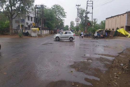 swm news: मौसम की करवट: देर शाम बिजली गर्जन के साथ बरसे बादल