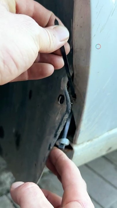 Stabilize car parts using a zip tie🛠️