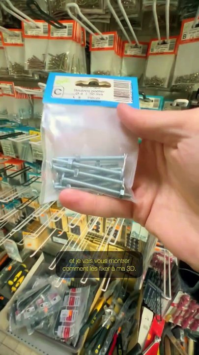 J11 - Il a fallu que je remplace la poignée de porte CASSÉE (en vrai ça m’arrange bien) Donc voici la pièce du jour 🎉 Mais du coup les deux autres pièces je ne les ferai pas avec ce filament. Du coup, des idées d’association de couleur pour les deux autr