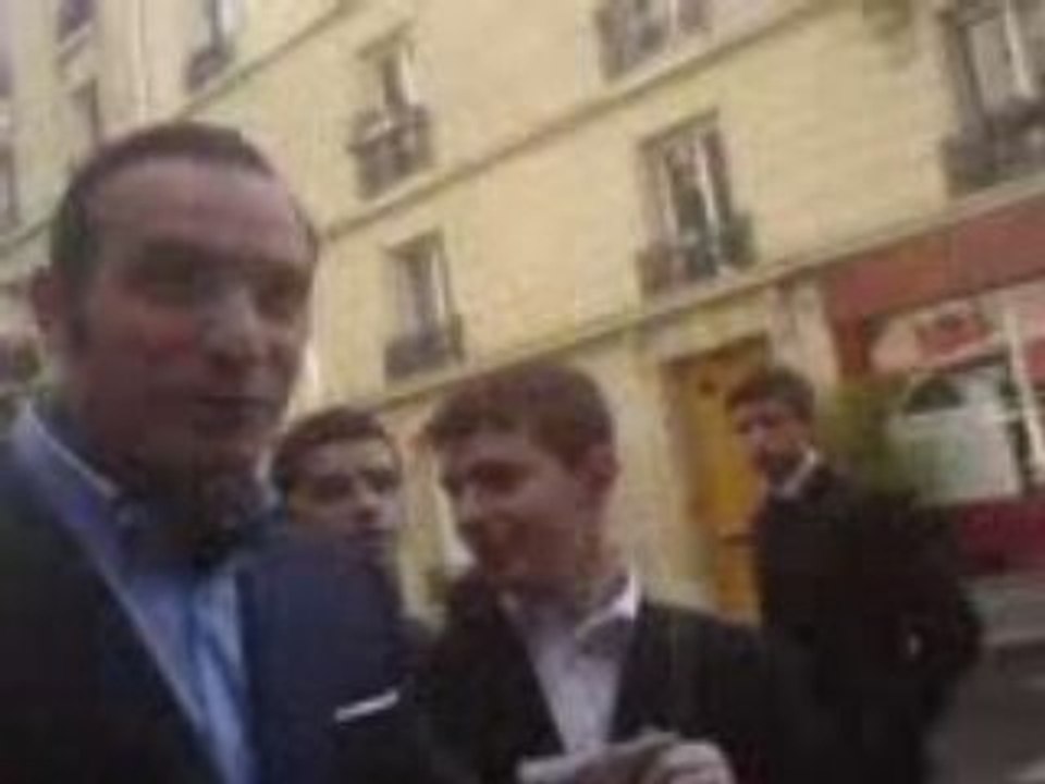 Arrivée de Jean Dujardin sur le tournage de OSS117 n°2