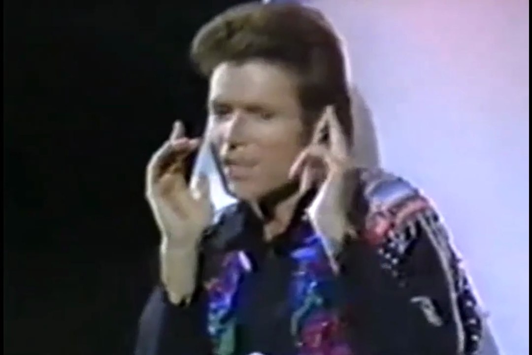 LA GONAVE by Cliff Richard - live TV performance  1985 - HQ stereo + lyrics