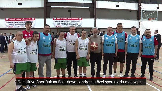 Gençlik ve Spor Bakanı Bak, down sendromlu özel sporcularla basketbol oynadı