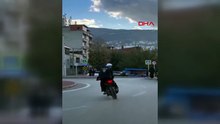 Akılalmaz görüntü: Polis yeleği giyip plakasız motosiklet ile drift attı!