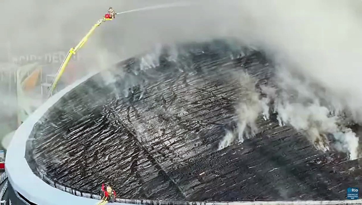 Incêndio de grandes proporções atinge Velódromo do Parque Olímpico na Barra