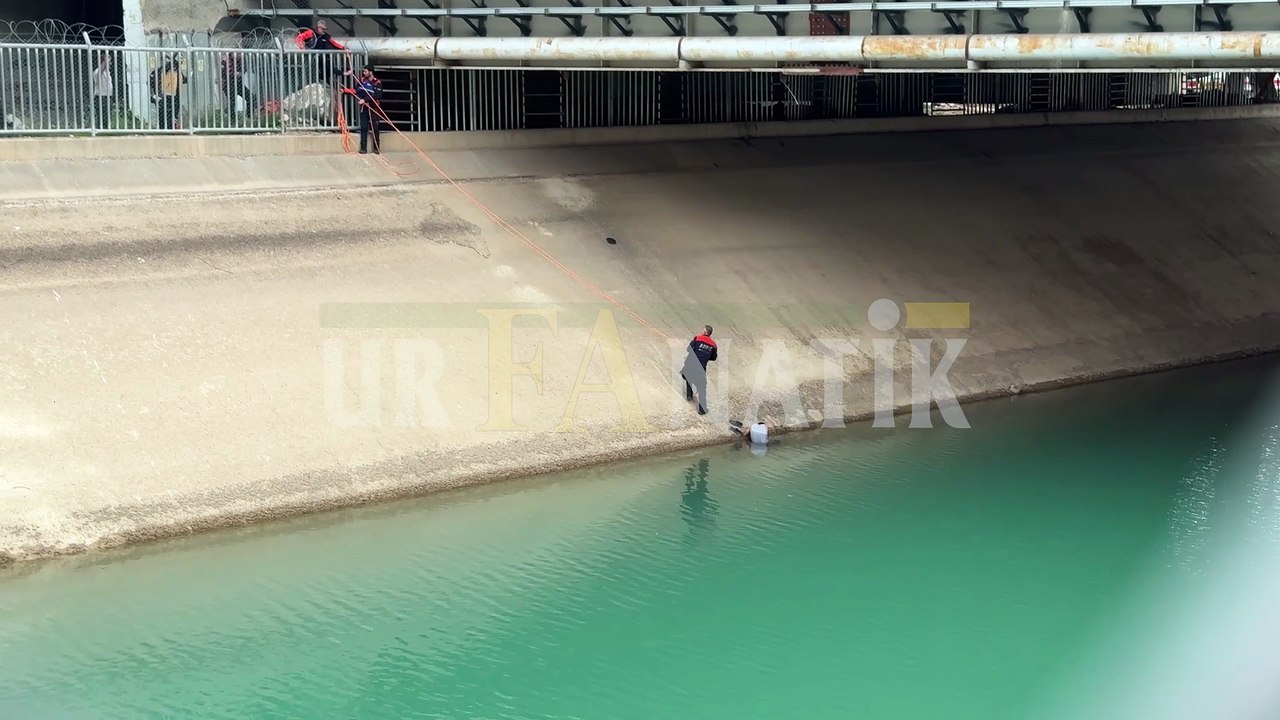 Şanlıurfa'da Dikkat Çeken Olay. Önce Müslüm Gürses Dinledi, Sonra Kanala Atladı