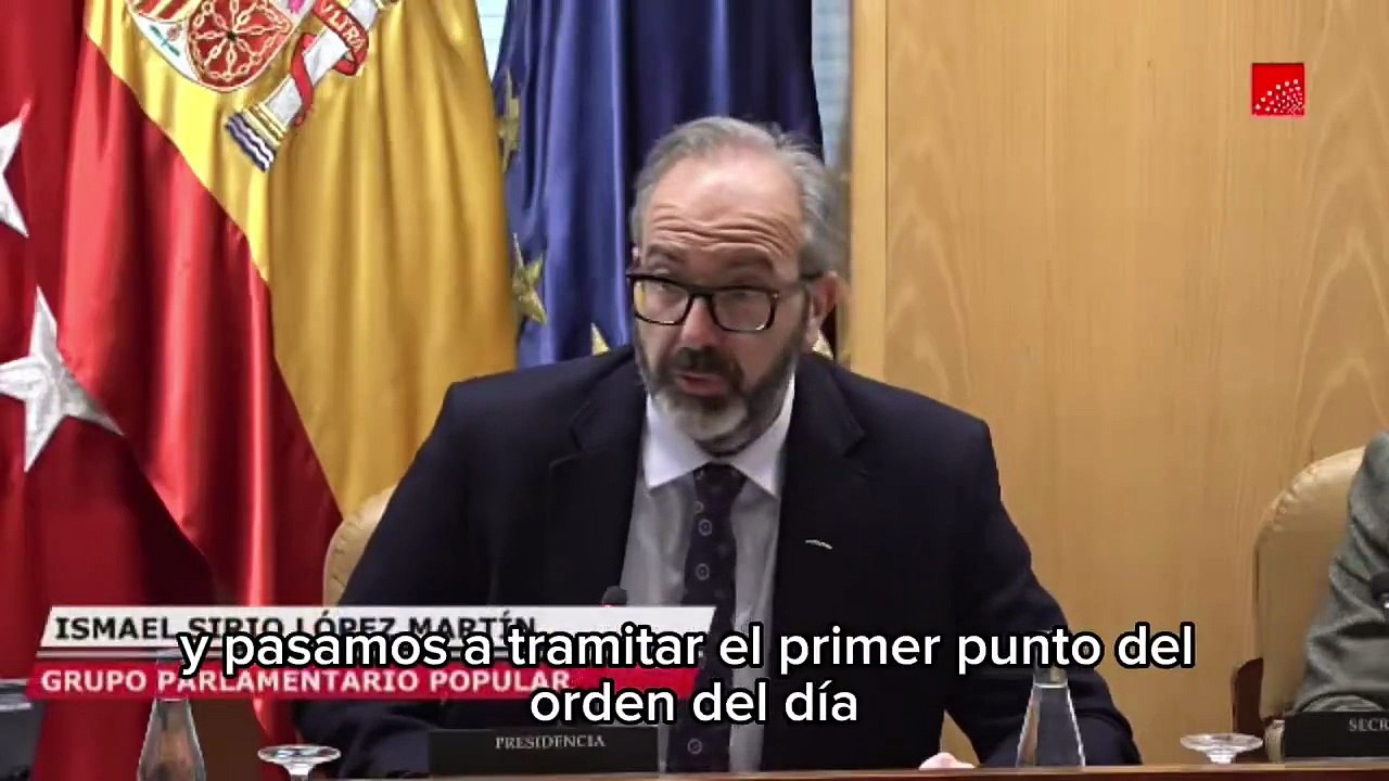 El PP expulsa de una comisión a la maleducada diputada del pelo azul: “¡Ya tienes tu corte para ElPlural!”