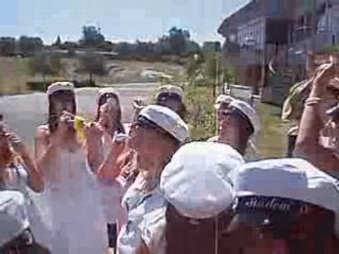 Alla studenter i väntan på att gå till kyrkan