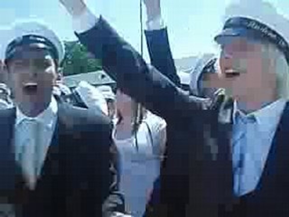 Alla studenter i väntan på att få gå till kyrkan