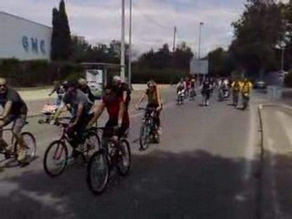 PASSAGE DE LA BALADE A VELO A AUBAGNE - FETE DU VELO 2008