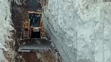 6 metrelik kar duvarlarını böyle delip geçtiler
