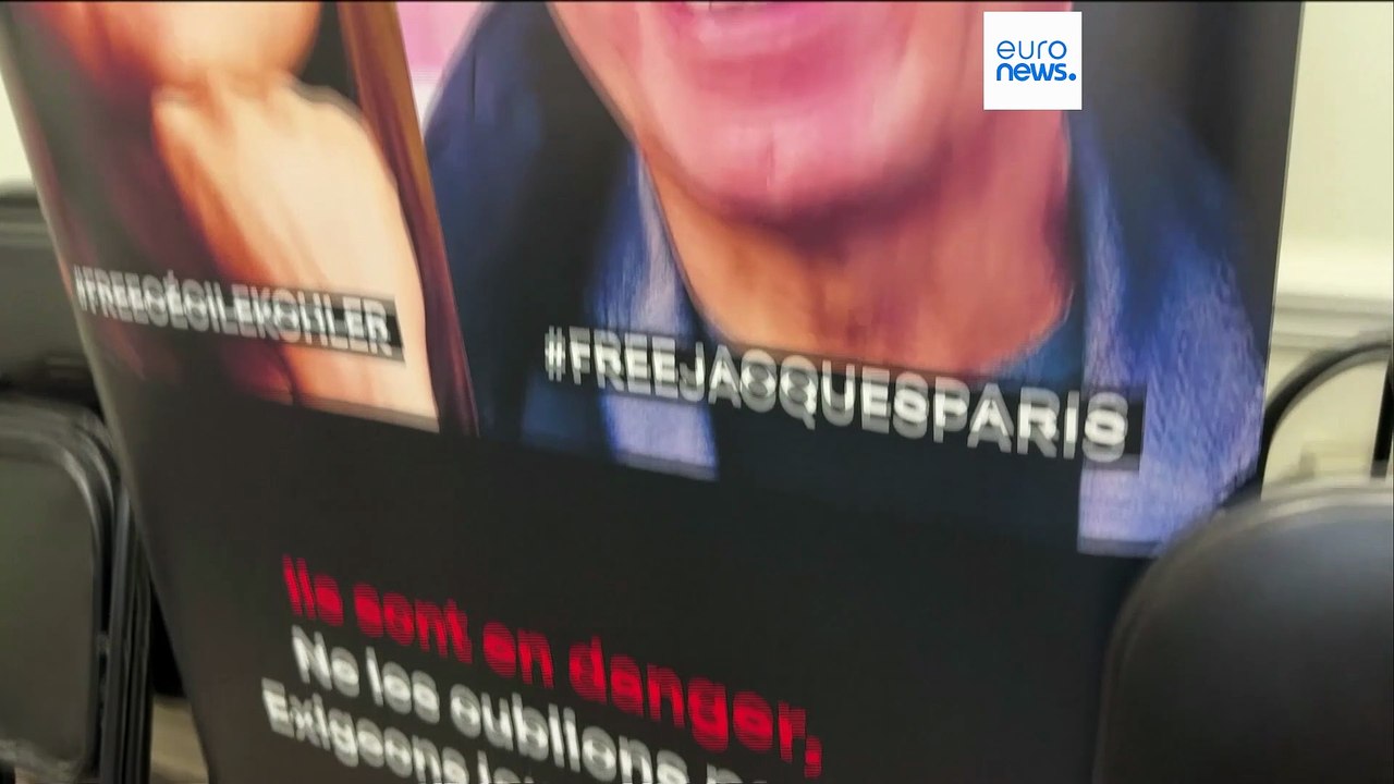 Сесиль Колер и Жак Парис вернулись во Францию после почти четырех лет содержания под стражей в Иране