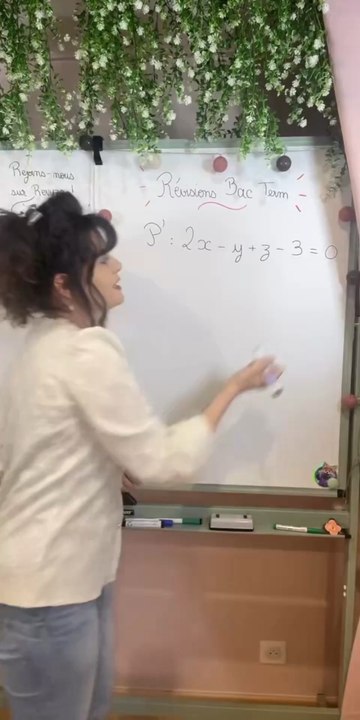 📐 Tout comprendre sur les équations cartésiennes de plan !Dans cette playlist, je t’accompagne pas à pas pour maîtriser un incontournable de la géométrie dans l’espace 🚀