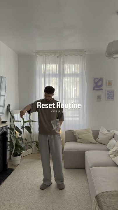 Première grosse reset routine d’avril 🧼Je vous partage toujours les astuces qui fonctionnent pour moi 😁Et c’est toujours plus sympa en musique, non ?? 🎶💪🏻(Lien de la playlist en bio 😉)