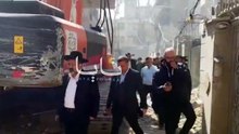 Hamami Laleh Zar, leader de la communauté juive d'Iran, inspecte sa synagogue qui a été bombardée par l'État juif d'Israël.