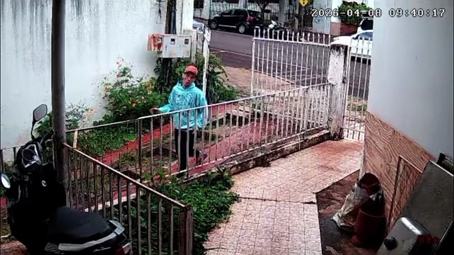 Conhece este rapaz? Jovem furta bicicleta de dentro de casa no Centro de Cascavel