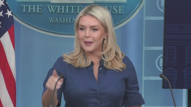 Leavitt JOKES About Reporter's JACKET — Then Delivers the Most BRUTAL Iran Clap Back