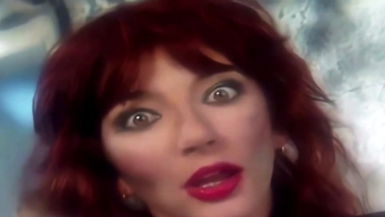 KATE BUSH — There Goes a Tenner 1982