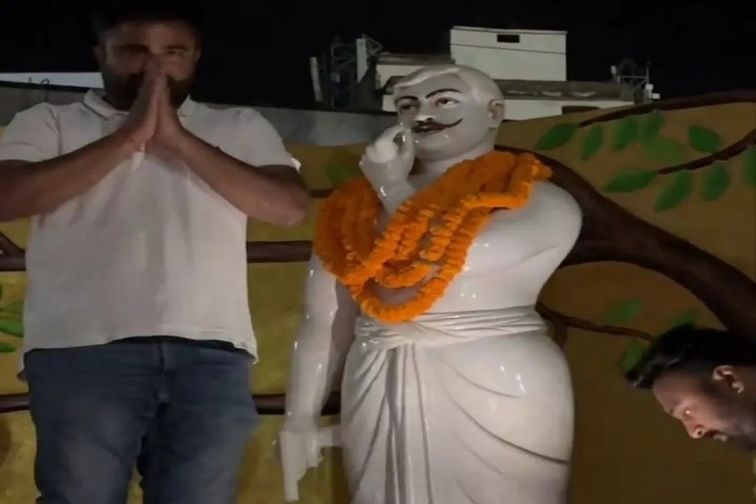 सीएम से पहले युकां जिलाध्यक्ष ने कर दिया शहीद चंद्रशेखर आजाद की प्रतिमा का अनावरण