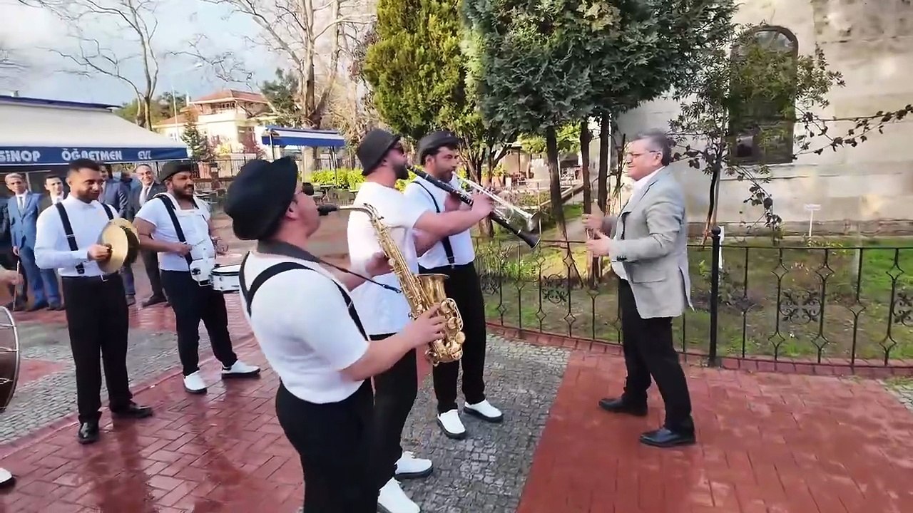 Dünya Romanlar Günü renkli etkinlikle kutlandı