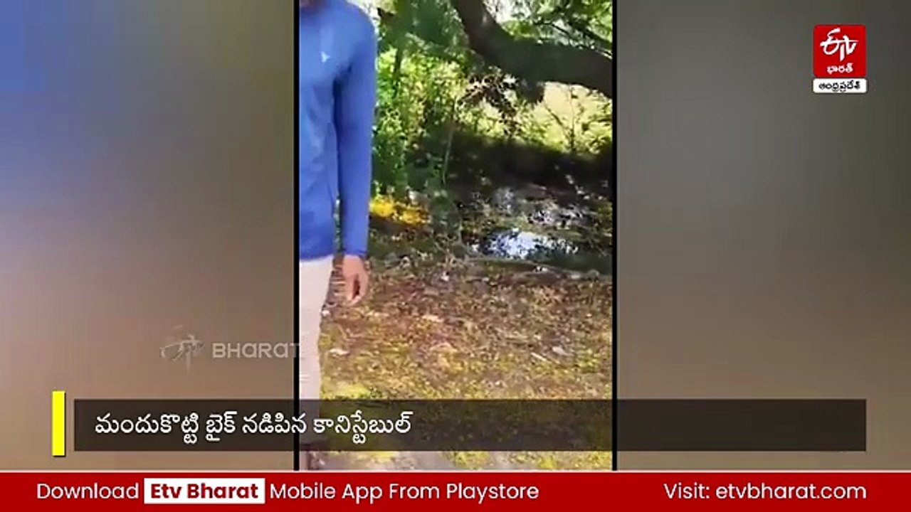 మద్యం సేవించి బండి నడపడమేంటి? - కానిస్టేబుల్​ను ప్రశ్నించిన యువకుడు