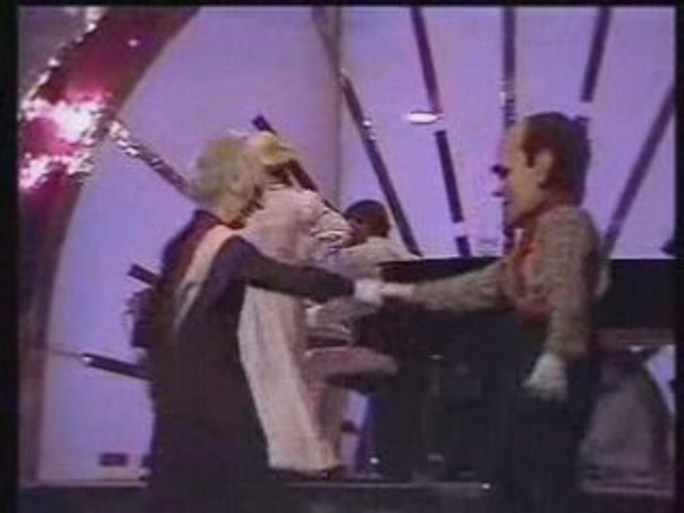 Thierry très "entouré" - théatre du Gymnase, 1985.