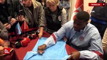 Trabzonspor’un Onuachu imza gününde taraftarlarla buluştu